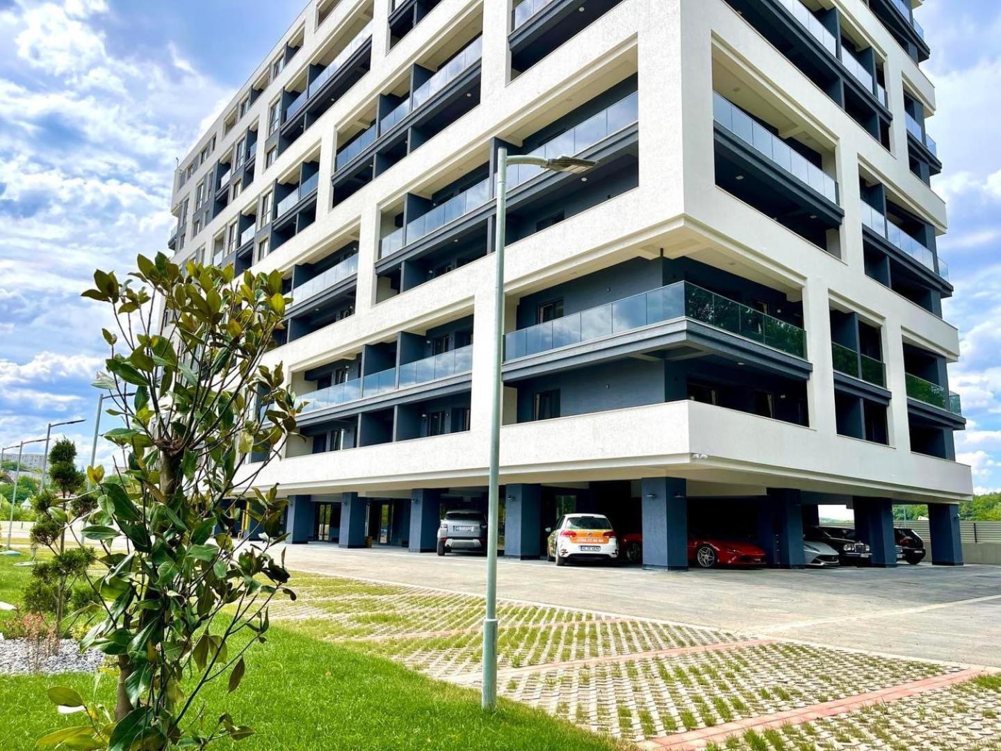 Sky View - Free Parking Apartment Iasi Bagian luar foto