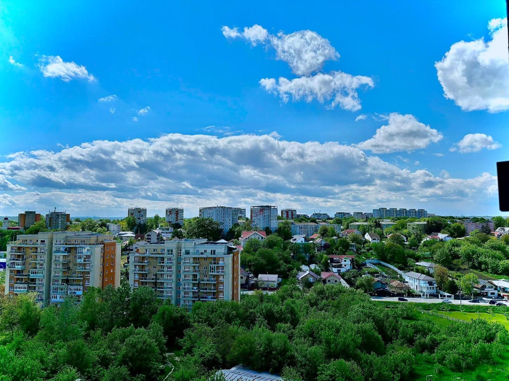 Sky View - Free Parking Apartment Iasi Bagian luar foto