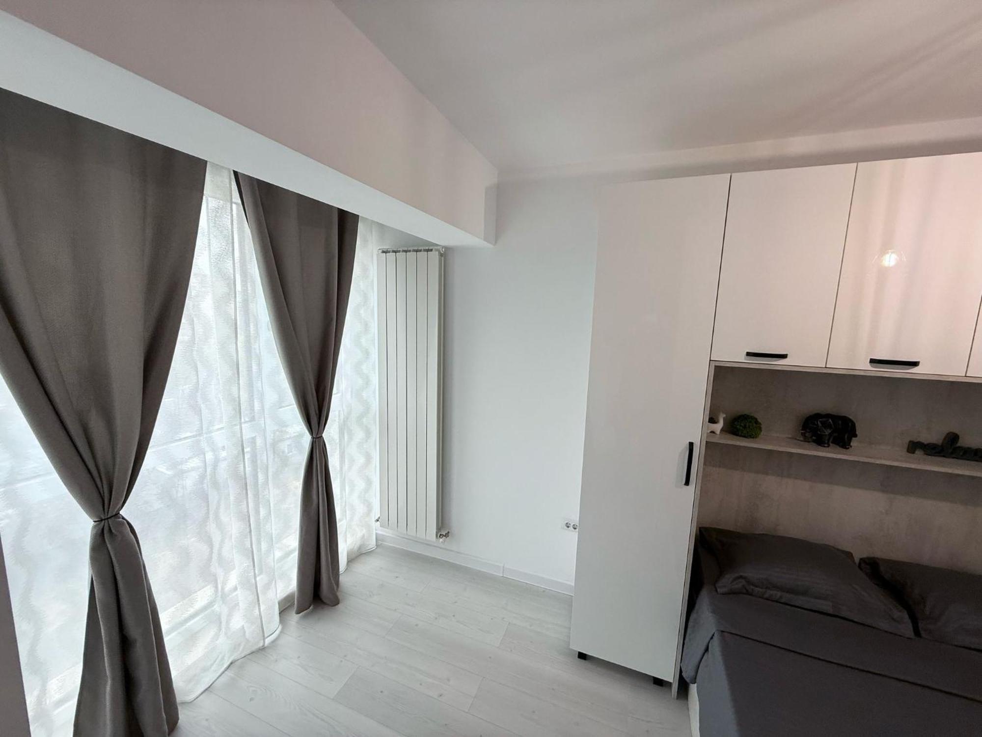 Sky View - Free Parking Apartment Iasi Bagian luar foto