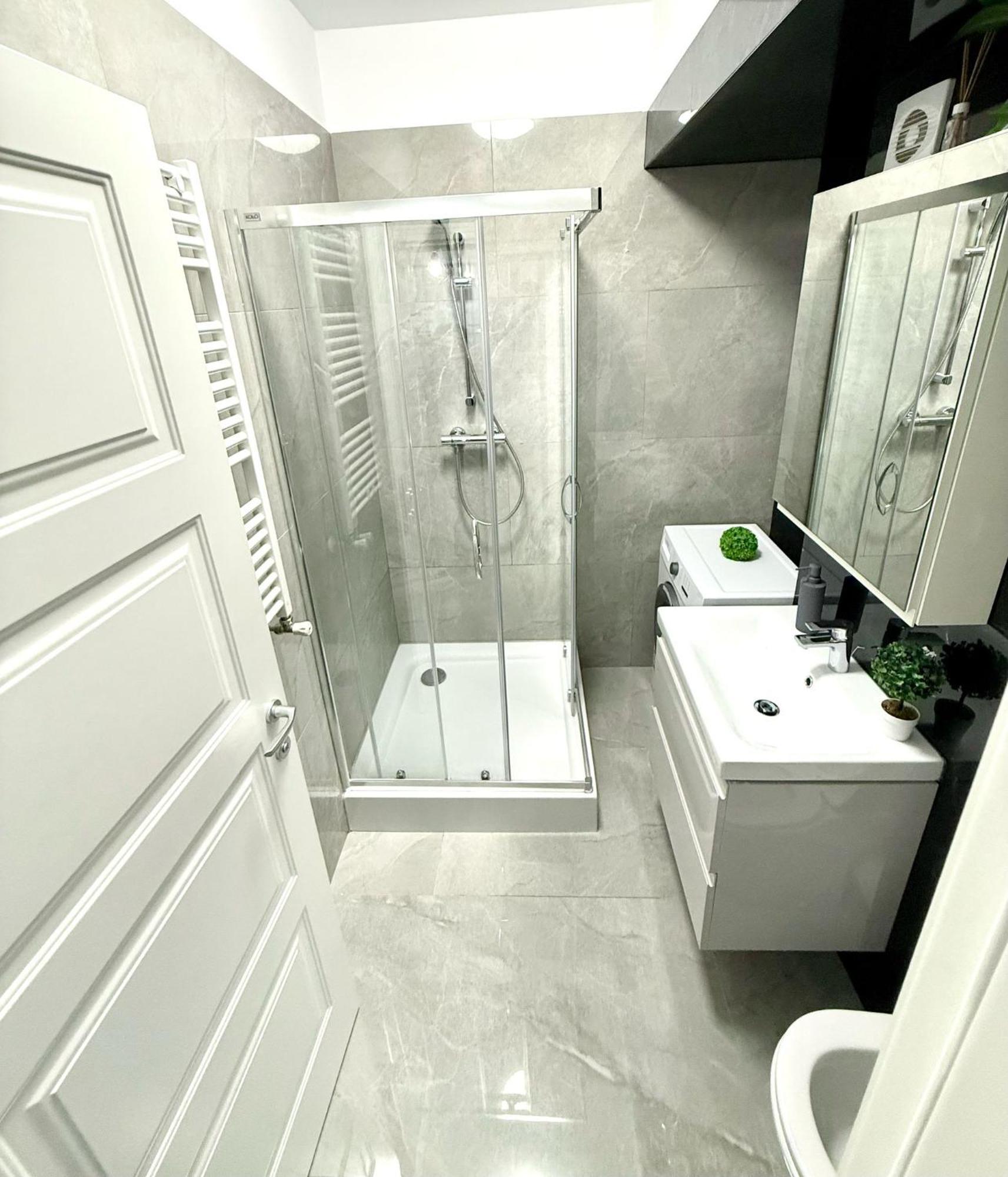 Sky View - Free Parking Apartment Iasi Bagian luar foto