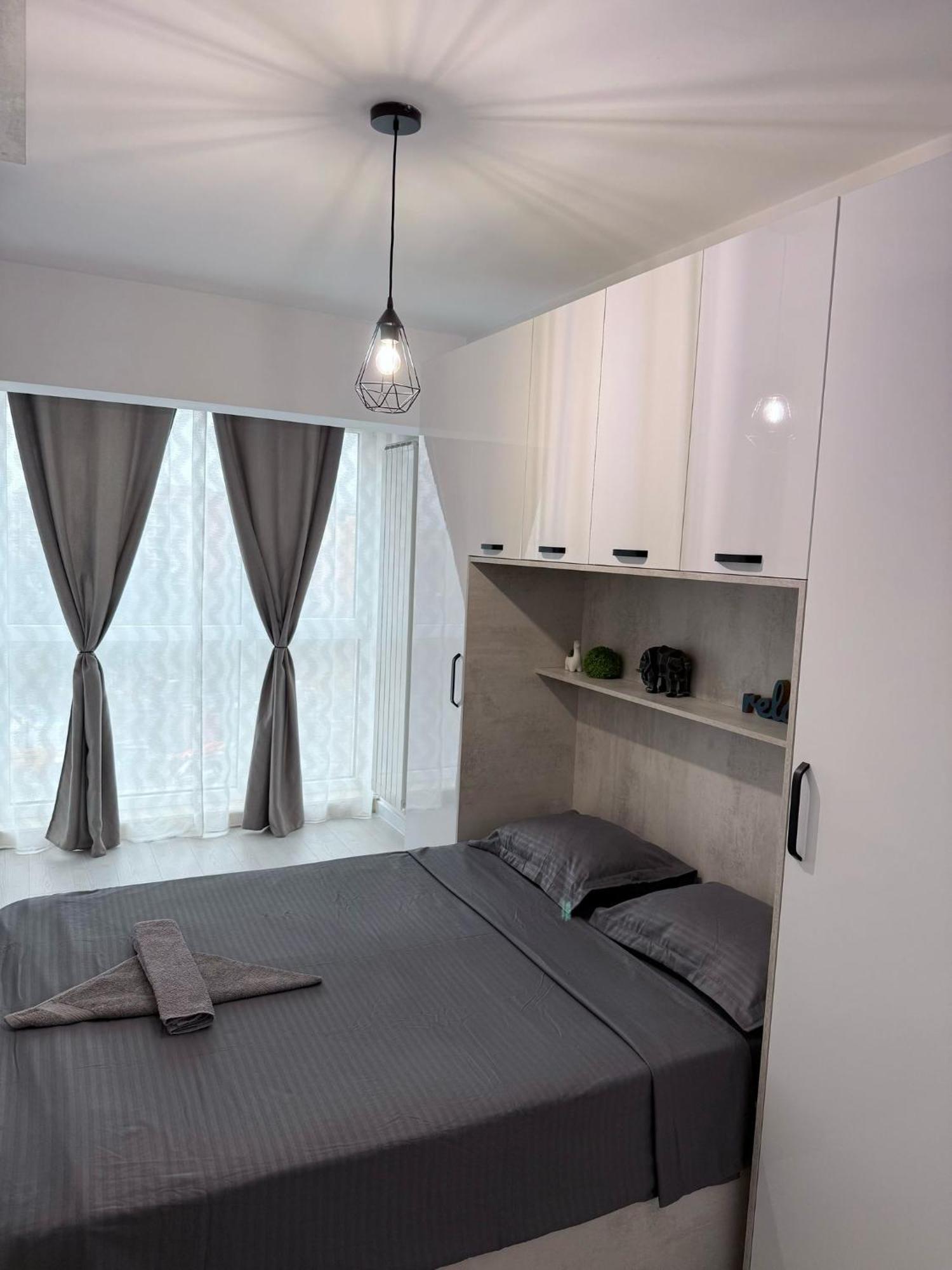 Sky View - Free Parking Apartment Iasi Bagian luar foto