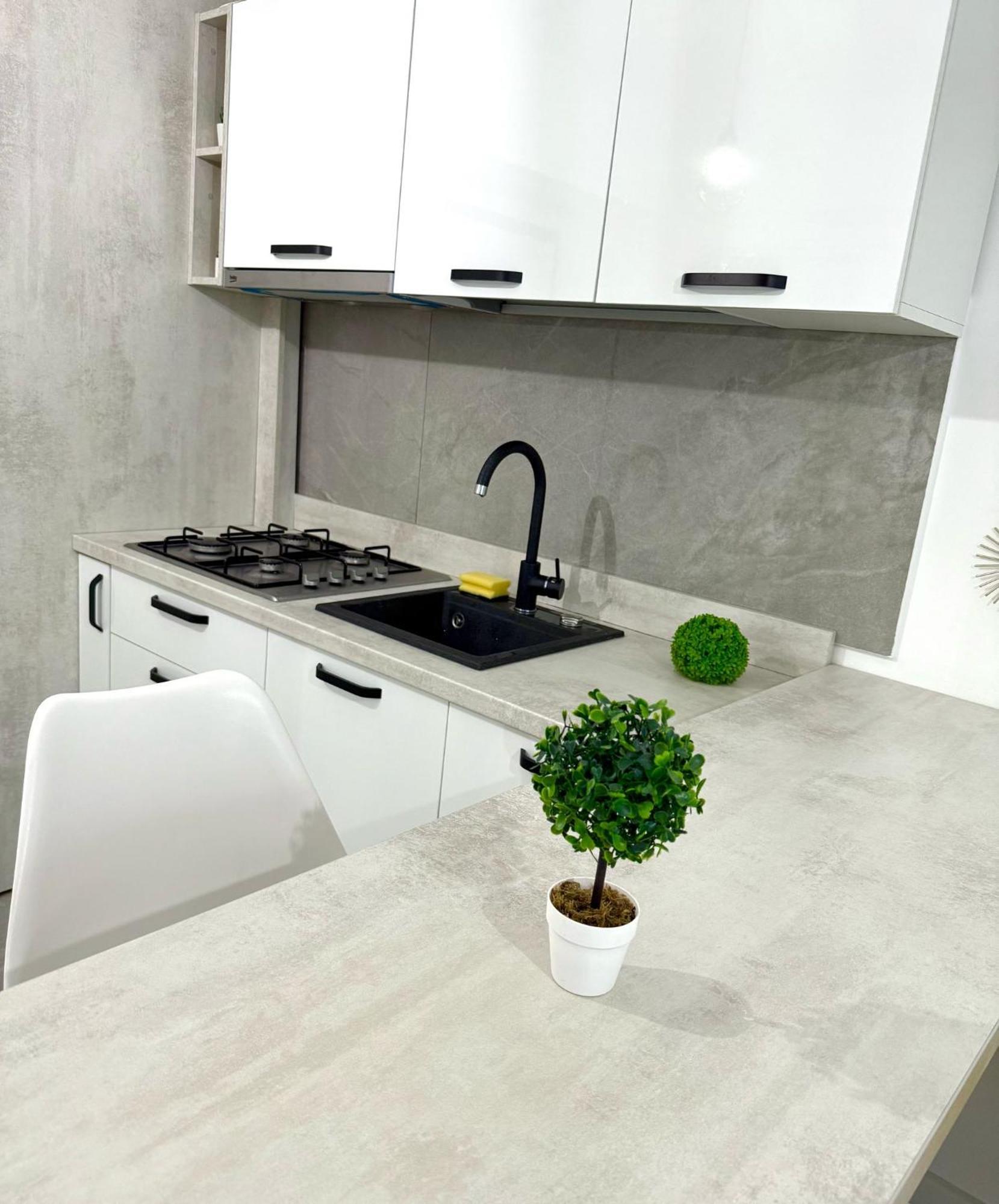 Sky View - Free Parking Apartment Iasi Bagian luar foto